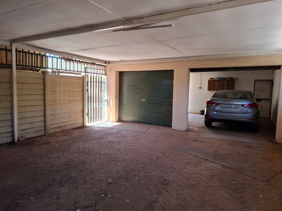 4 Bedroom Property for Sale in Generaal De Wet Free State